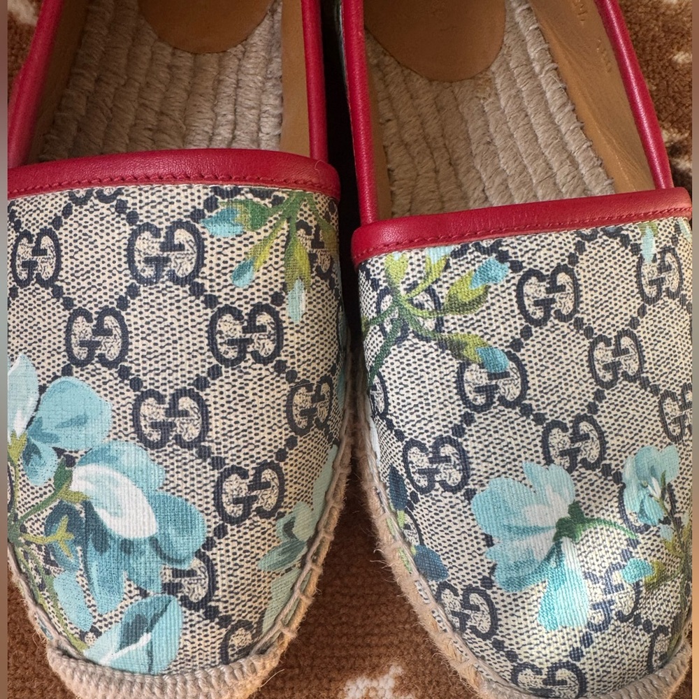 Gucci GG Blooms (supreme canvas espadrilles with floral print and leather trim)